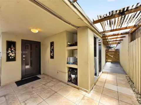 Exterior - 2462 W 65th St, Hialeah, FL 33016 photo 1 of 3