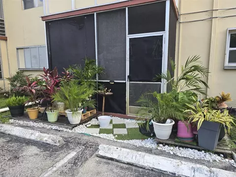 4045 NW 16th St #111, Lauderhill, FL 33313