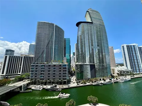 475 Brickell Ave #1614, Miami, FL 33131