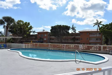 11840 NE 19th Dr #14, North Miami, FL 33181