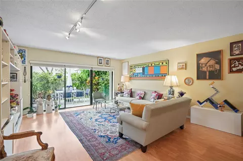 21300 San Simeon Way #N5, Miami, FL 33179