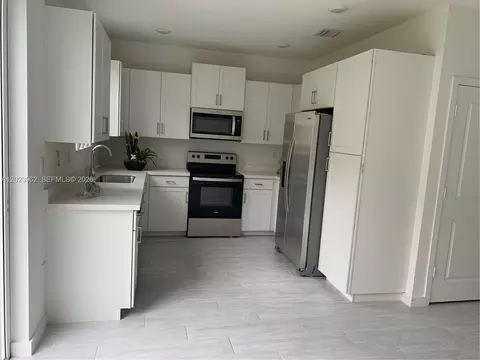1068 SE 24th Ave, Homestead, FL 33035