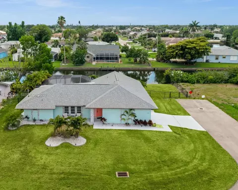 2102 SE 8th St, Cape Coral, FL 33990