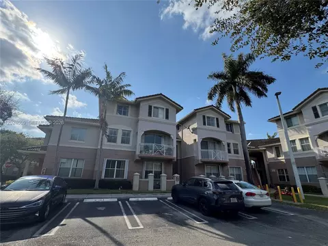 8936 W Flagler St #201, Miami, FL 33174