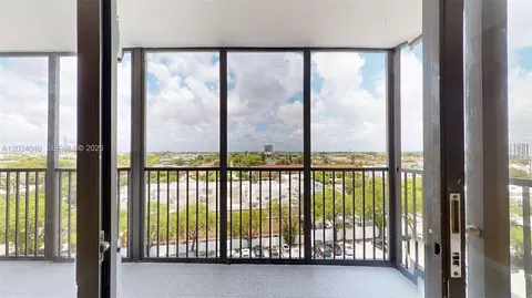 20100 W Country Club Dr #801, Aventura, FL 33180