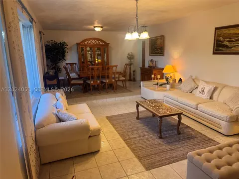 8121 SW 205th St, Cutler Bay, FL 33189