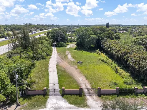5680 Pinetree Rd, Parkland, FL 33067