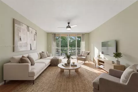619 E Sheridan St #203, Dania Beach, FL 33004