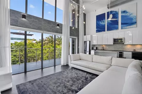 900 4th St #6, Miami Beach, FL 33139