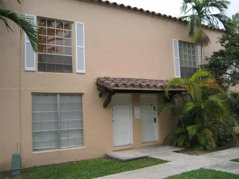 10806 N Kendall Dr #P-26, Miami, FL 33176