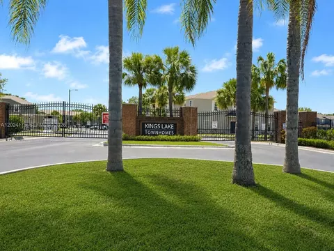 12966 Kings Crossing Dr, Gibsonton, FL 33534