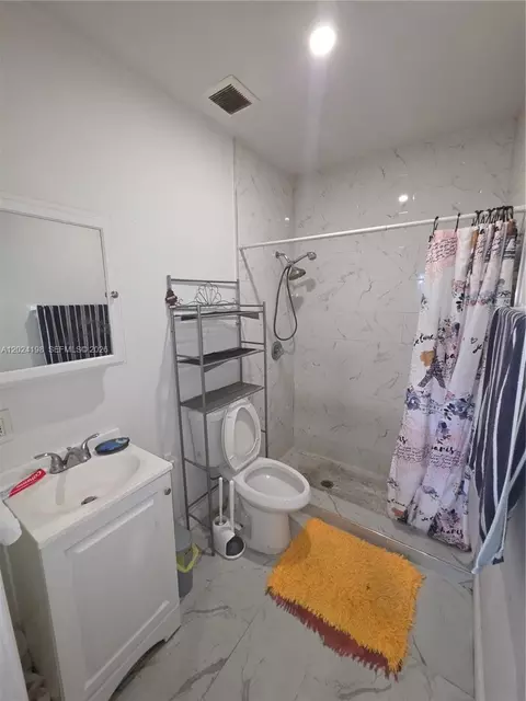 Bath - 651 E 48th St, Hialeah, FL 33013 photo 3 of 4