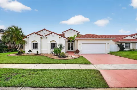317 SW 185th Ter, Pembroke Pines, FL 33029