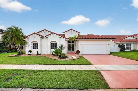 317 SW 185th Ter, Pembroke Pines, FL 33029