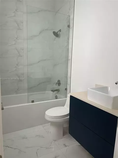 Bath - 14442 SW 14th St, Miami, FL 33184 photo 5 of 9