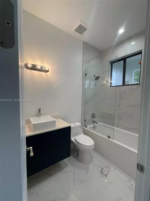 Bath - 14442 SW 14th St, Miami, FL 33184 photo 8 of 9