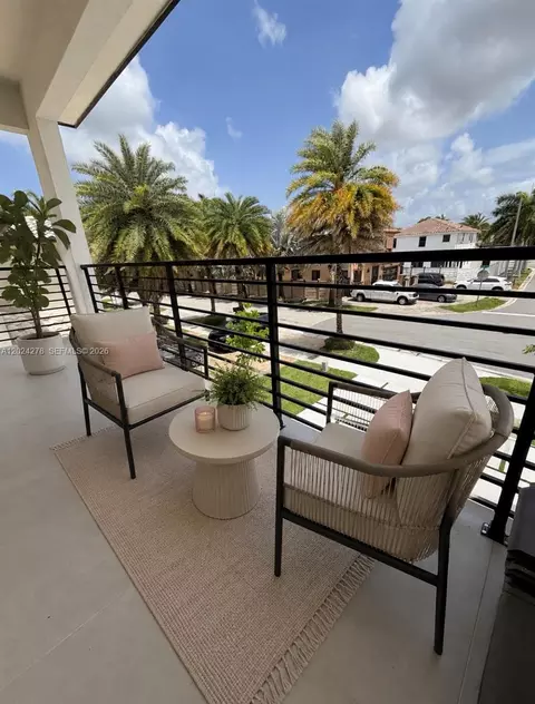 Exterior - 14442 SW 14th St, Miami, FL 33184 photo 4 of 9
