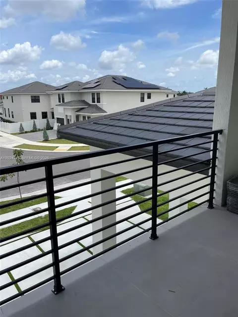 Exterior - 14442 SW 14th St, Miami, FL 33184 photo 6 of 9