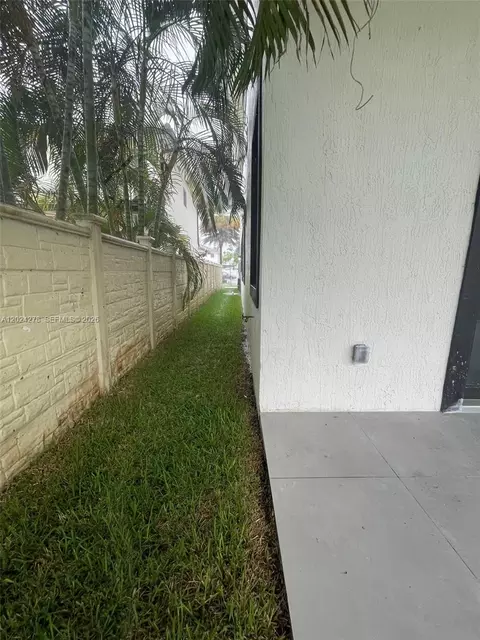 Exterior - 14442 SW 14th St, Miami, FL 33184 photo 9 of 9