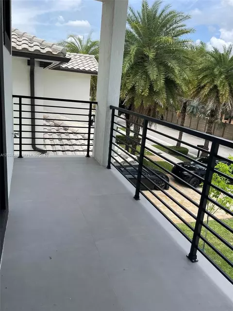 Exterior - 14442 SW 14th St, Miami, FL 33184 photo 7 of 9