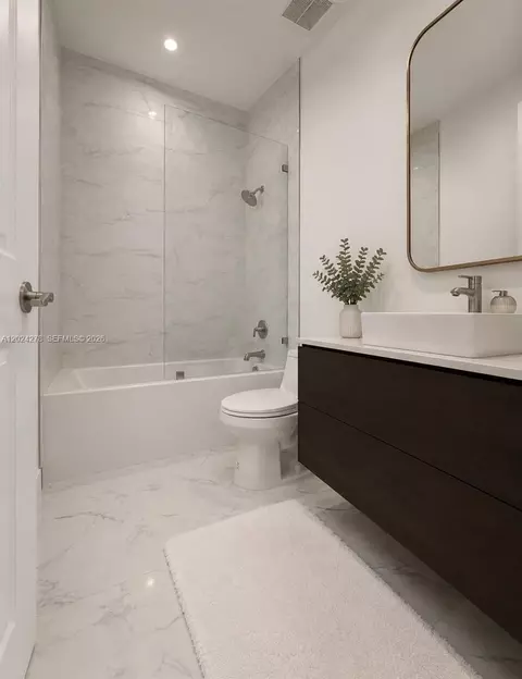 Bath - 14442 SW 14th St, Miami, FL 33184 photo 4 of 9