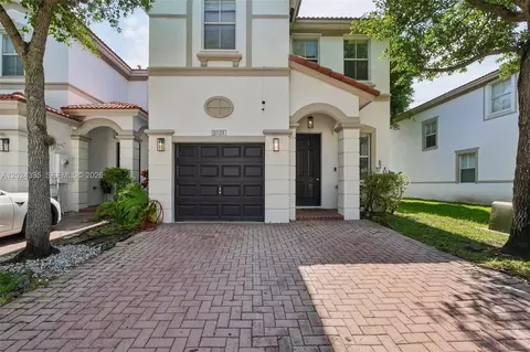 8121 NW 108th Pl, Doral, FL 33178