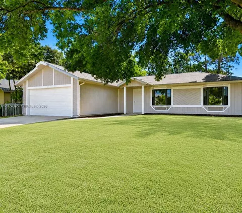 112 SE Vin Rose Cir, Palm Bay, FL 32909