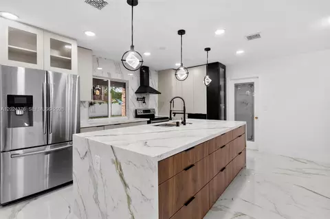 7220 NW 10th Pl, Plantation, FL 33313