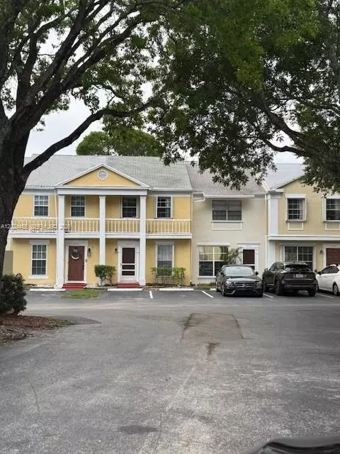 2856 Cambridge Ln, Hollywood, FL 33026