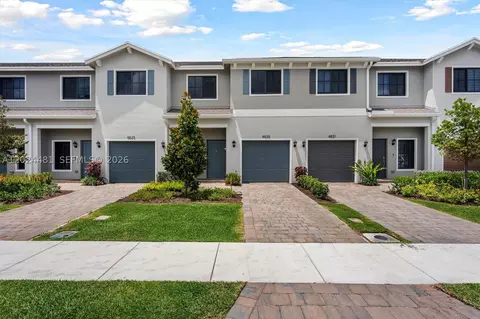 4825 Dillion St, Lake Worth, FL 33463