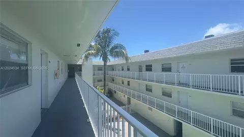 12890 NE 8th Ave #302, North Miami, FL 33161