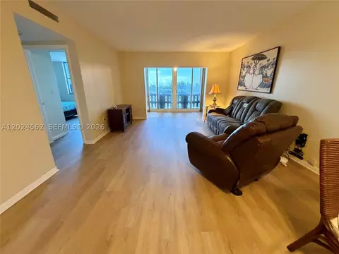 4001 Hillcrest Dr #609, Hollywood, FL 33021