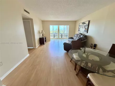 4001 Hillcrest Dr #609, Hollywood, FL 33021