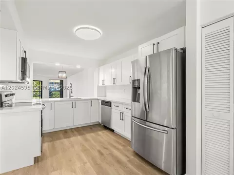 7547 Fairfax Dr #210, Tamarac, FL 33321