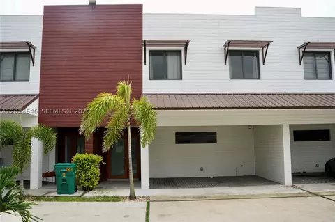 958 NW 10th St #4, Florida City, FL 33034