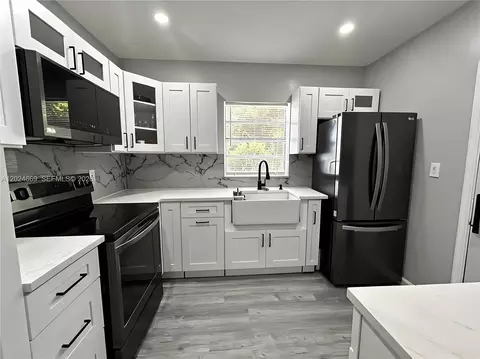 404 NW 18th Ave, Fort Lauderdale, FL 33311