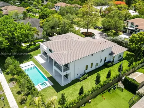 View/Area - 9405 SW 72nd Ct, Pinecrest, FL 33156 photo 1 of 5
