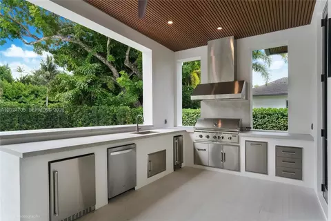 Kitchen - 9405 SW 72nd Ct, Pinecrest, FL 33156 photo 2 of 5