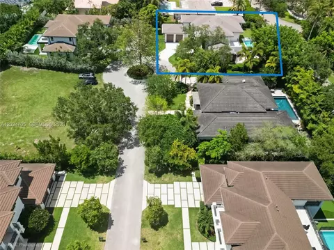 View/Area - 9405 SW 72nd Ct, Pinecrest, FL 33156 photo 3 of 5