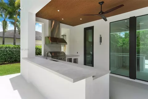 Kitchen - 9405 SW 72nd Ct, Pinecrest, FL 33156 photo 3 of 5