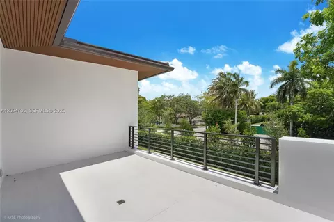Exterior - 9405 SW 72nd Ct, Pinecrest, FL 33156 photo 9 of 10