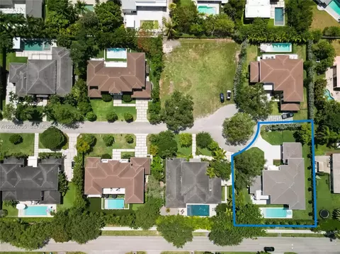 View/Area - 9405 SW 72nd Ct, Pinecrest, FL 33156 photo 2 of 5