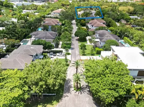 View/Area - 9405 SW 72nd Ct, Pinecrest, FL 33156 photo 5 of 5