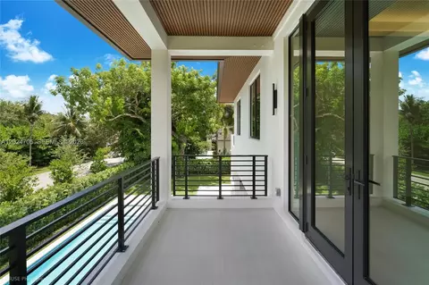 Exterior - 9405 SW 72nd Ct, Pinecrest, FL 33156 photo 8 of 10