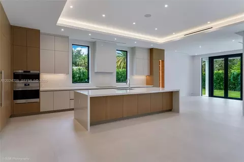 Kitchen - 9405 SW 72nd Ct, Pinecrest, FL 33156 photo 5 of 5