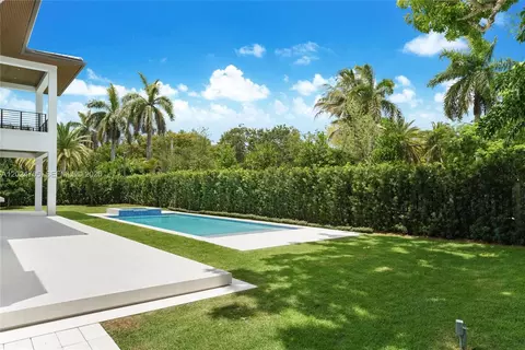 Exterior - 9405 SW 72nd Ct, Pinecrest, FL 33156 photo 7 of 10
