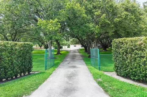 13821 Mustang Trl, Southwest Ranches, FL 33330