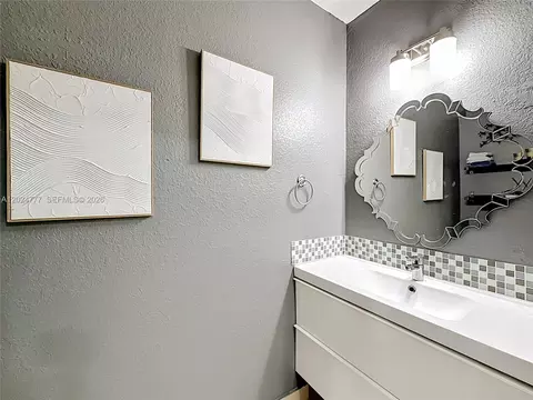 Bath - 7699 W 36th Ave #1, Hialeah, FL 33018 photo 1 of 3