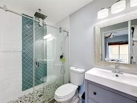 Bath - 7699 W 36th Ave #1, Hialeah, FL 33018 photo 2 of 3