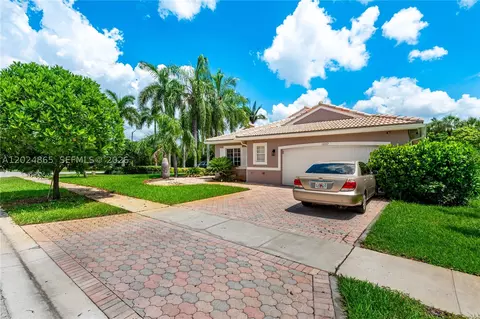 16269 SW 6th St, Pembroke Pines, FL 33027